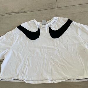 cute nike shirt - oversized- size large - nike -